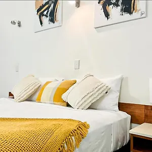 https://ayr-travellers-motel.queenslandhotels.net